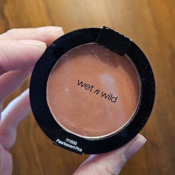 NEW! Wet n Wild Coloricon Blush Pearlescent Pink #1111555 - Picture 1 of 4